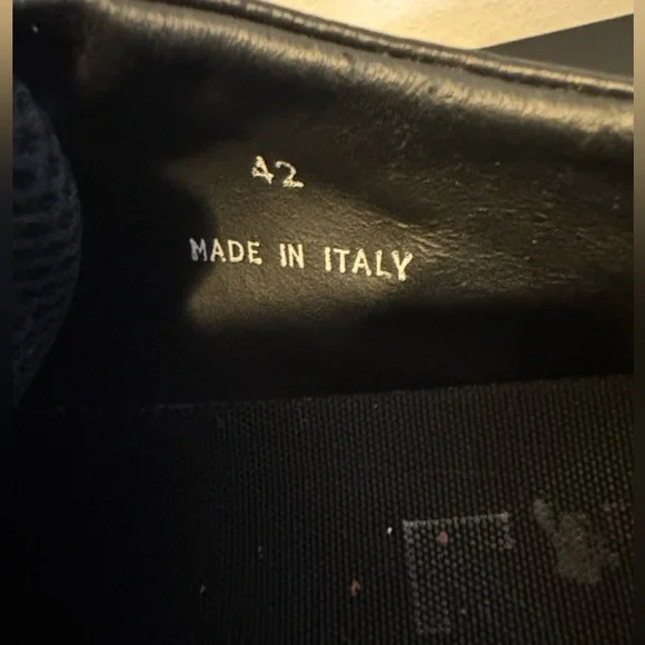 Off-White Black and White Designer Sneakers - Picture 4 of 11